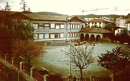 Escuelas y patio de Domingo Lumbier en el 2.000